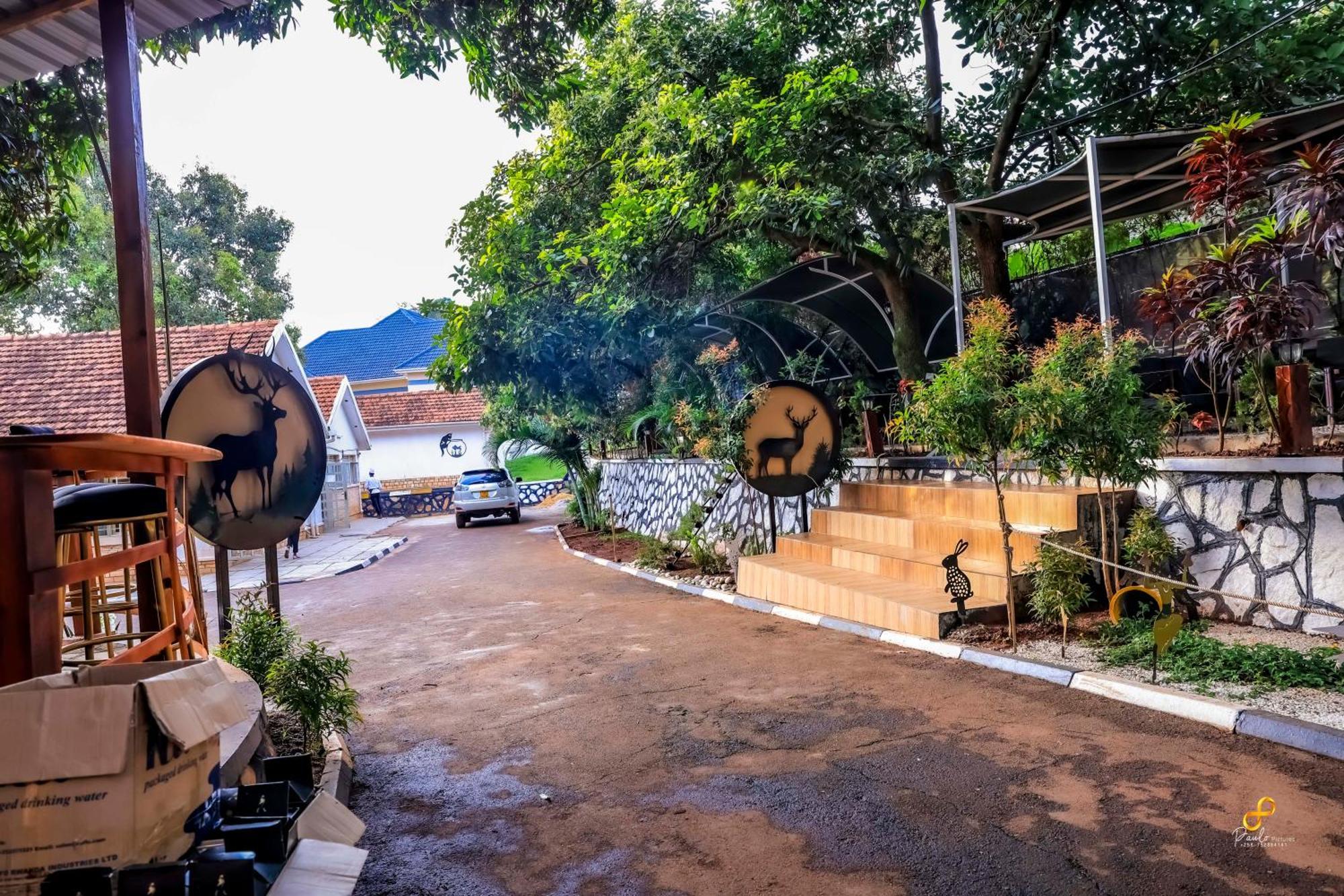 Golden Court Hotel Kampala Exterior photo